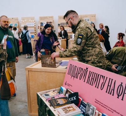 Sirenes de alerta e memórias de guerra: Kyiv sedia festival literário