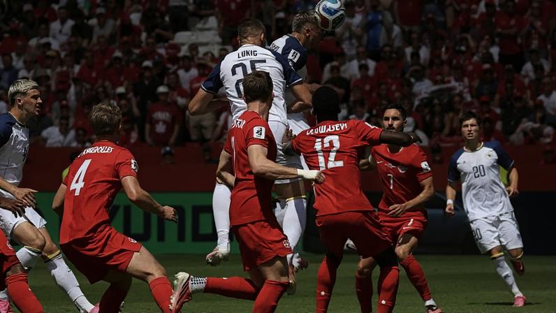 Moïse Bombito, jogador da seleção canadense –