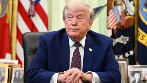 Trump anuncia investimento de US$700 milhões em carvão usando poderes de guerra