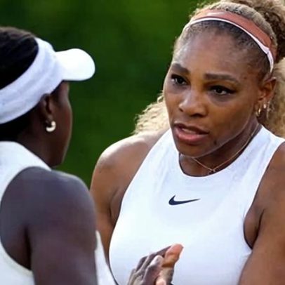 Serena Williams retorna com vitória em duplas de Queen's