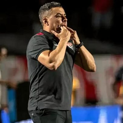 Jair Ventura abandona coletiva após título histórico do Vitória por inusitado motivo