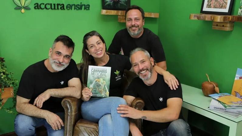 Socios da Accura Ensina / DINO