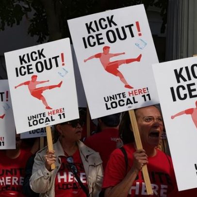 Grupos de direitos de imigrantes nos EUA mobilizam cidades-sede da Copa contra temores com ICE
