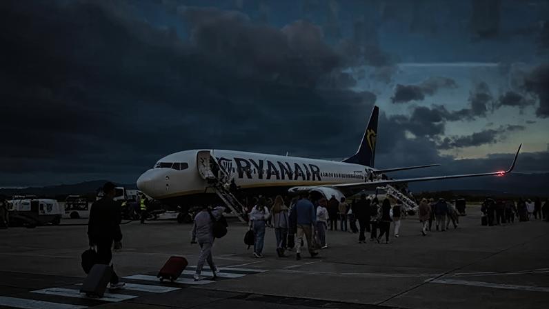 Ryanair concorda em deixar pais sentarem-se com filhos gratuitamente