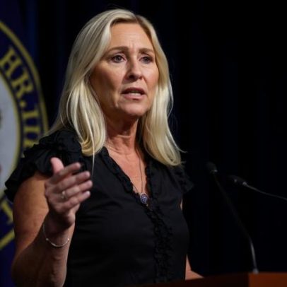 Greene rompe com o Partido Republicano ao lado de Tucker Carlson