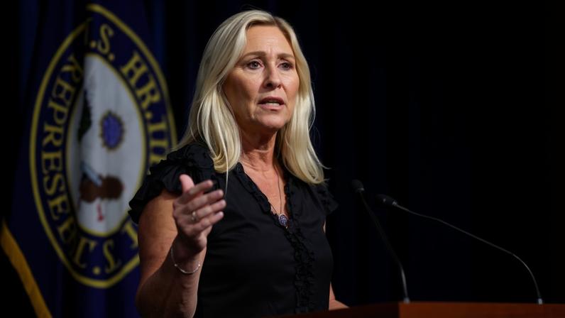 Greene rompe com o Partido Republicano ao lado de Tucker Carlson