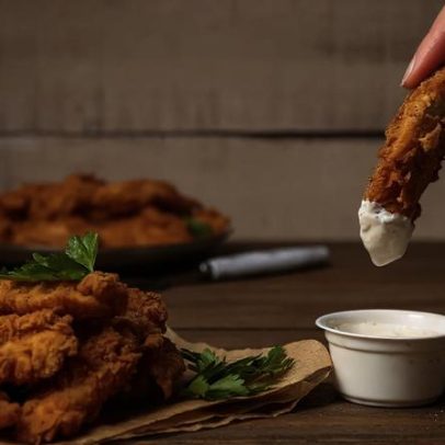 Frango crocante com empanamento de quinoa é opção saudável