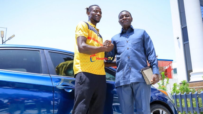 Benjamin Asare ganhou carro de torcedor do clube — Foto: Divulgação/ Hearts of Oak