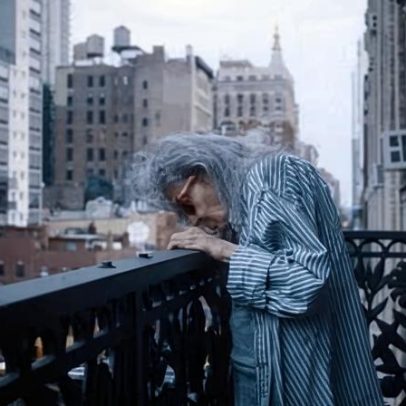 A arte de Bettina transcende a suíte do Chelsea Hotel