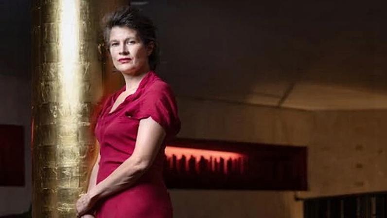 Cantora vencedora do Oscar Camille lança álbum triplo sobre a maternidade