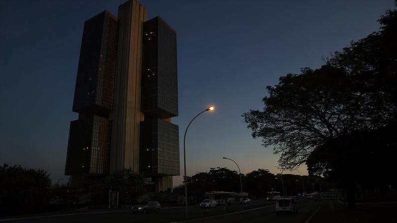 Relator propôs incluir Pix no texto, colocando governo Lula, contrário à autonomia, em dilema. (Foto: Leonardo Sá/Agência Senado)