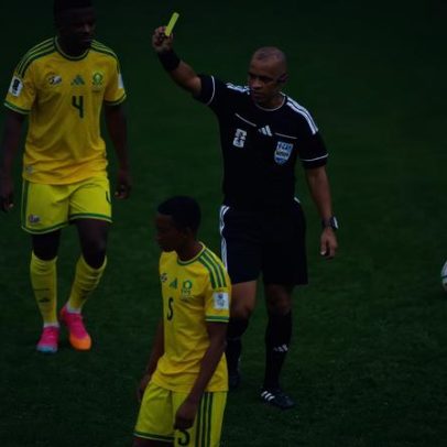 Wilton Pereira Sampaio anuncia expulsão em inglês e vira meme na Copa