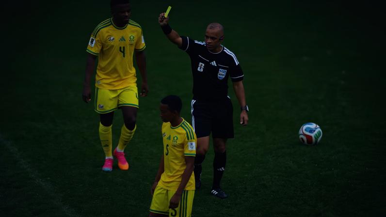 Wilton Pereira Sampaio apitou primeiro jogo da Copa do Mundo, nesta quinta-feira (11)