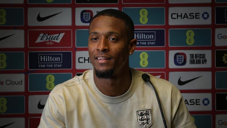 Ezri Konsa destacou com orgulho a relação especial que tem com Bukayo Saka antes do amistoso da Inglaterra contra a Nova Zelândia.