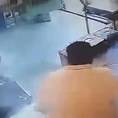 Celular explode no bolso e provoca queimaduras graves em comerciante na Índia