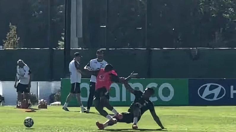 Entrada de Casemiro em Endrick repercute nas redes durante treino da seleção