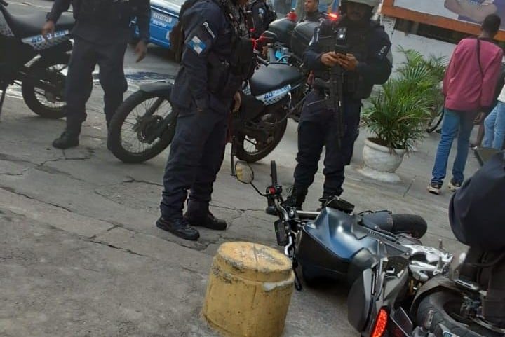 Agentes entraram em confronto com motociclista que não obedeceu ordem de parada
