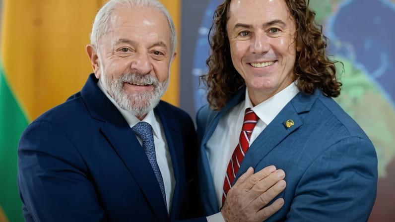 Lula pede reeleição de Veneziano, rival do pai de Hugo Motta ao Senado