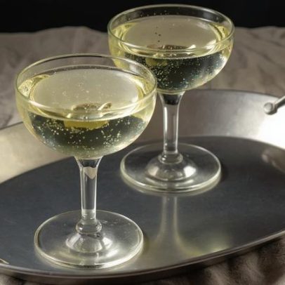 É aceitável colocar gelo na taça de champanhe?