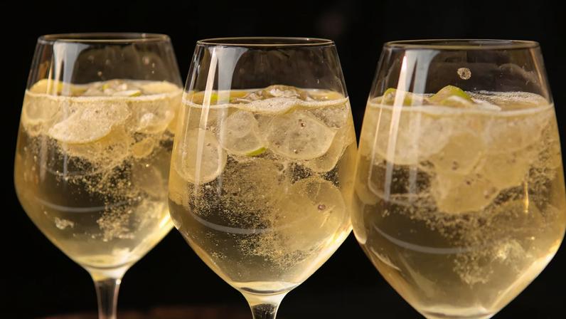 Est-ce un sacrilège de mettre des glaçons dans son verre de vin blanc ?
