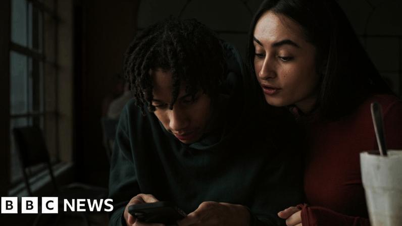 'Positive' or 'unnecessary'? - UK teens on social media ban