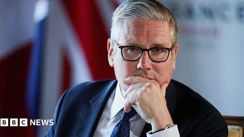 Ministro diz ter tido conversa franca com Starmer, enquanto PM avalia futuro