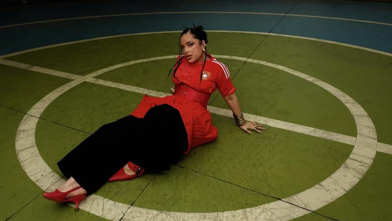 Criativos brasileiros compartilham suas histórias com o futebol. Na foto acima, a creator e produtora Kathleen Caroline.