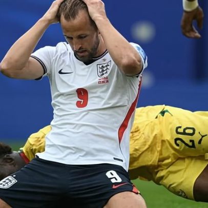 Gana surpreende Inglaterra e deixa grupo em equilíbrio