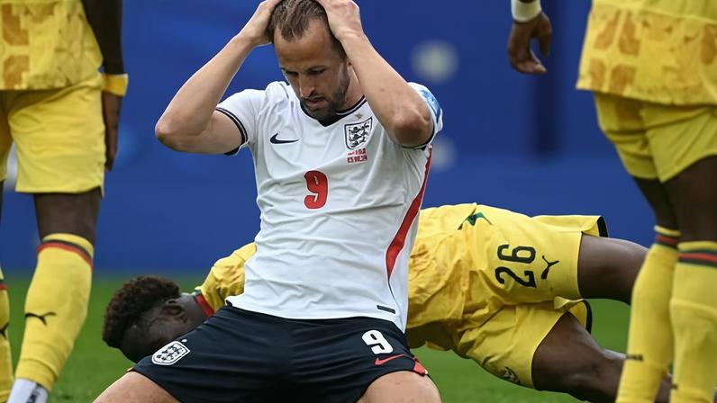 Gana surpreende Inglaterra e deixa grupo em equilíbrio