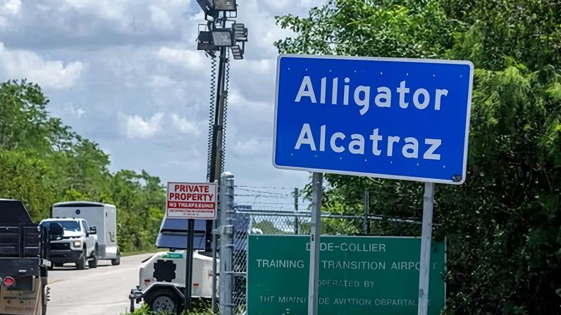 Advogados pedem apuração sobre o fechamento do Alligator Alcatraz na Flórida