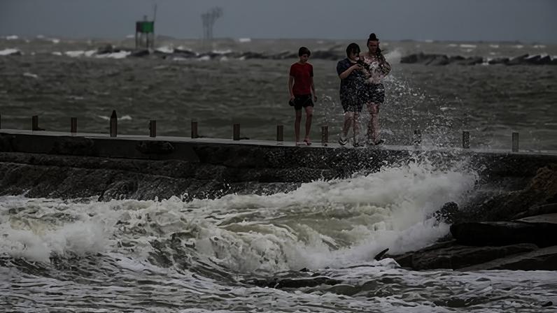 Tempestade tropical Arthur é rebaixada de ciclone ao atingir o Texas