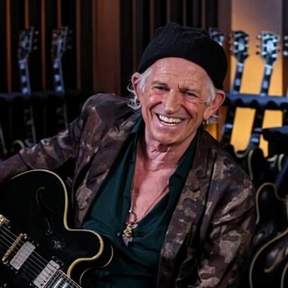 Keith Richards, 82, bisavô, comenta vida e duelo com Mick Jagger
