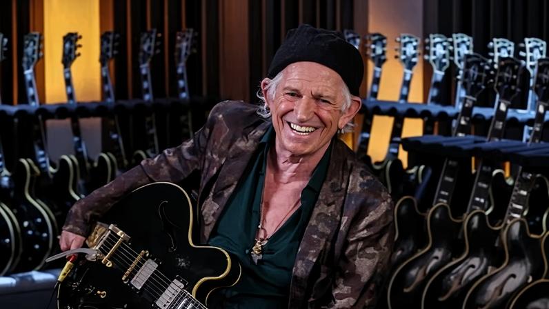 Keith Richards, 82, bisavô, comenta vida e duelo com Mick Jagger
