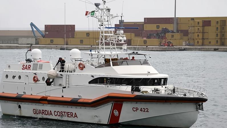 Resgatistas recuperam 10 corpos após naufrágio de barco migrante perto de Malta