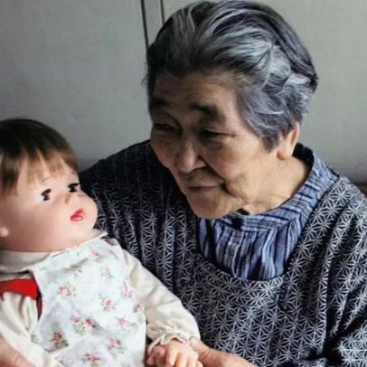 Idosos na Coreia do Sul recorrem a bonecas com IA para enfrentar a solidão