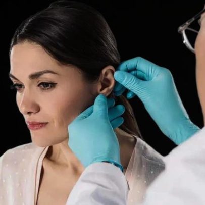 Cera do ouvido não é sujeira; importância para proteção e limpeza