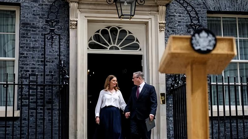 Keir Starmer with his wife Victoria outside No 10 Downing Street, where he announced his resignation.