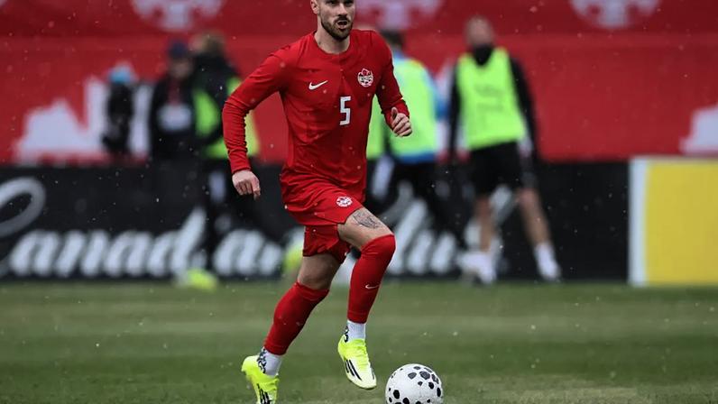Joel Waterman em campo pela seleção do Canadá –