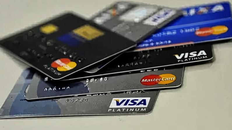 Medidas foram anunciadas pelas empresas Visa e Mastercard como retaliação à invasão russa na Ucrânia