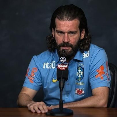 Alisson celebra marca histórica na terceira Copa da carreira