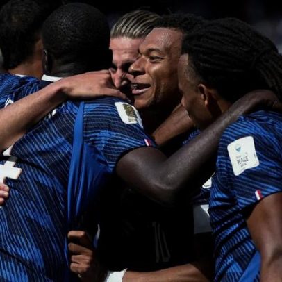 Mbappé brilha no segundo tempo e França vence estreia difícil