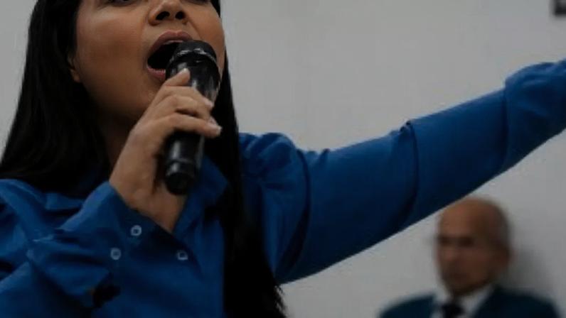 Cantora gospel Ana Clézia