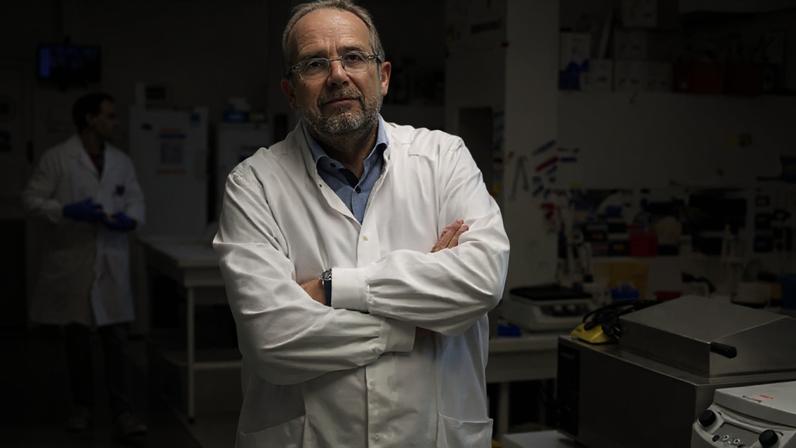 O pesquisador Patrick Mehlen em seu laboratório em Lyon, na França.