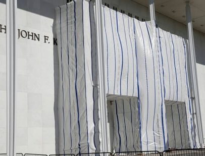 Remoção do nome de Trump do Kennedy Center é ato de iconoclasmo