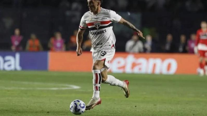 Lateral-esquerdo em ação pelo Tricolor Paulista / Jogada10