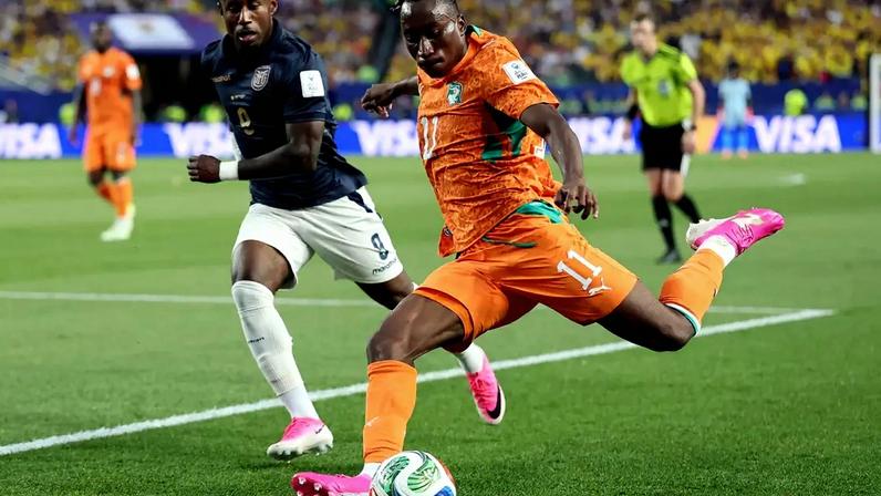 Yan Diomandé durante partida entre Costa do Marfim e Equador