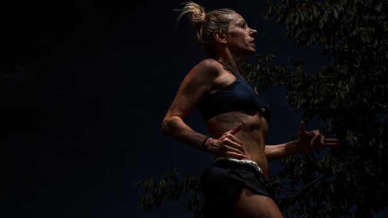 Adriane Galisteu tem 53 anos e é adepta da corrida como estilo de vida.