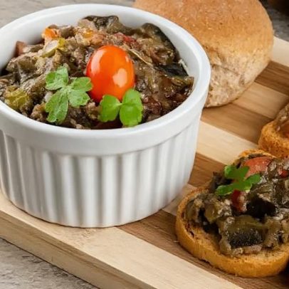 Antepasto de berinjela: receita simples que eleva qualquer prato