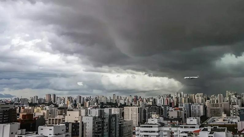 Na região Sudeste do Brasil, El Niño costuma causar ondas de calor e eventos climáticos extremos, como rajadas de vento e tempestades