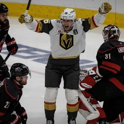 Gola de Hertl no fim dá vitória aos Golden Knights sobre Hurricanes na abertura final